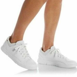 On Cloud THE ROGER Advantage Mens Tennis Sneaker White Leather size 11